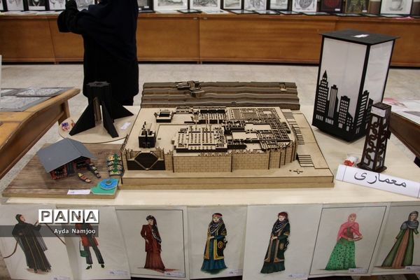 نمایشگاه دستاورد‌های دانش‌آموزی هنرستان دخترانه مهر جهرم