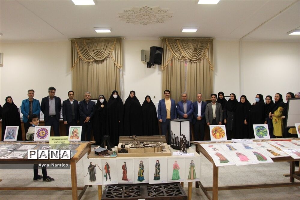 نمایشگاه دستاورد‌های دانش‌آموزی هنرستان دخترانه مهر جهرم