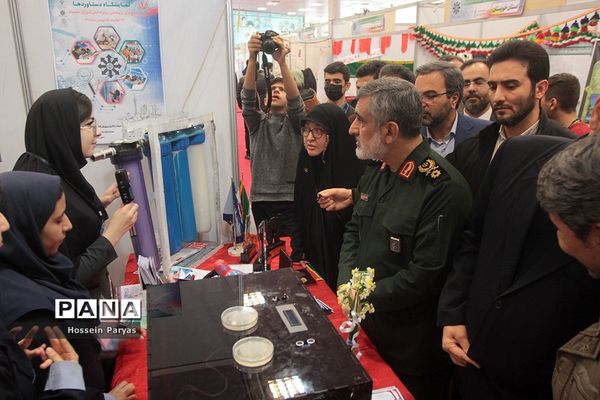 نمایشگاه دستاوردها و طرح‌های پژوهشی برتر دانش‌آموزان سمپاد