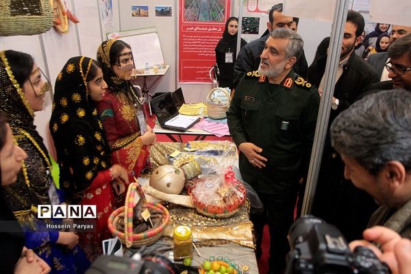 نمایشگاه دستاوردها و طرح‌های پژوهشی برتر دانش‌آموزان سمپاد