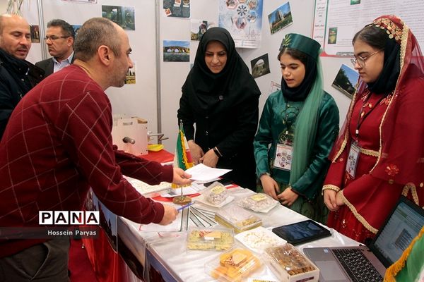 نمایشگاه دستاوردها و طرح‌های پژوهشی برتر دانش‌آموزان سمپاد