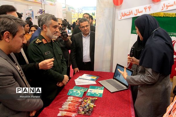 نمایشگاه دستاوردها و طرح‌های پژوهشی برتر دانش‌آموزان سمپاد