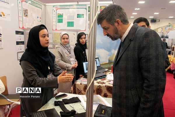 نمایشگاه دستاوردها و طرح‌های پژوهشی برتر دانش‌آموزان سمپاد