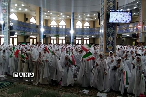 جشن تکلیف ۱۳۰۰ نفری دانش‌آموزان دختر منطقه ۱۱ شهرتهران