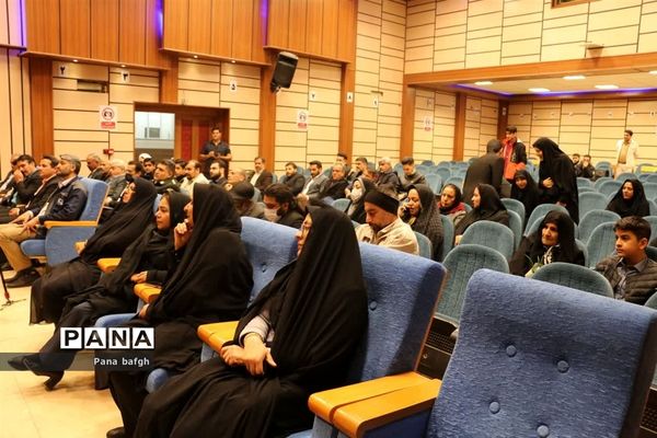 رونمایی از کتاب «جواهری در سینه باران» اثر نویسنده جوان بافقی