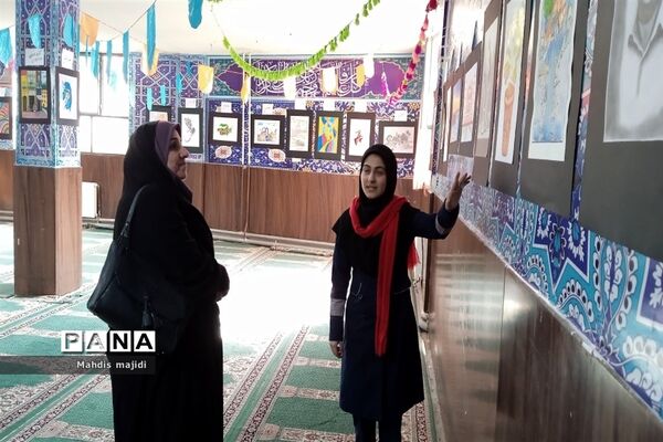 برپایی نمایشگاه نقاشی دانش‌‌‌آموزان‌‌ مدرسه پاکان ملارد
