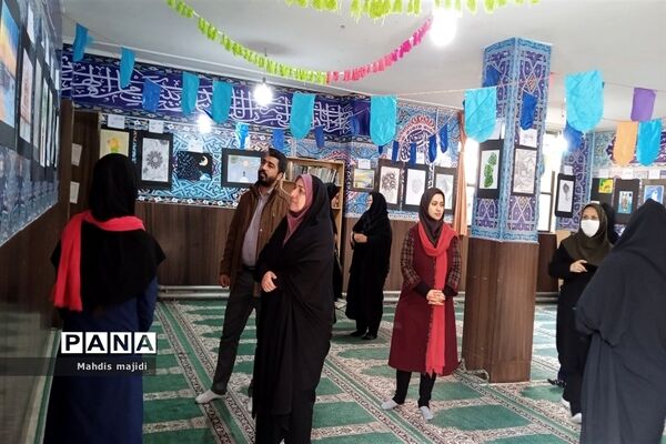 برپایی نمایشگاه نقاشی دانش‌‌‌آموزان‌‌ مدرسه پاکان ملارد
