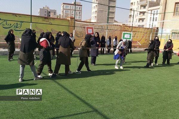 برگزاری مسابقات ورزشی در هنرستان مبتکران رودهن