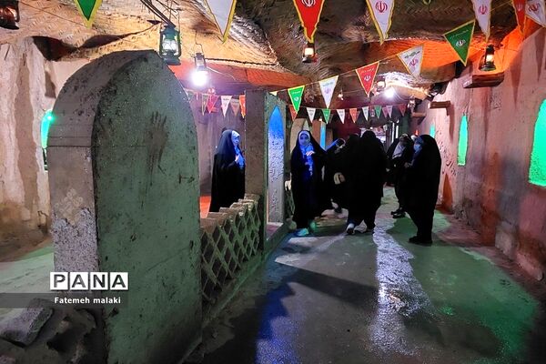 حضور دانش‌آموزان ملاردی اعزامی راهیان نور در یادمان معراج شهدا