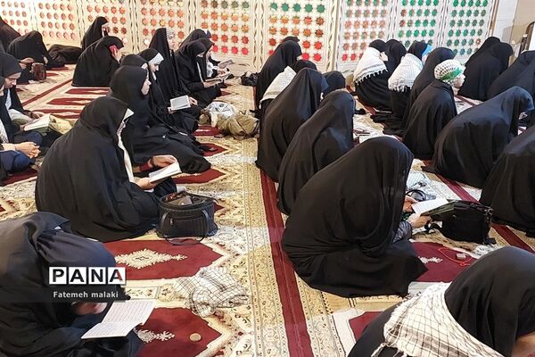 حضور دانش‌آموزان ملاردی اعزامی راهیان نور در یادمان معراج شهدا