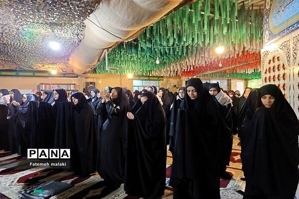 حضور دانش‌آموزان ملاردی اعزامی راهیان نور در یادمان معراج شهدا