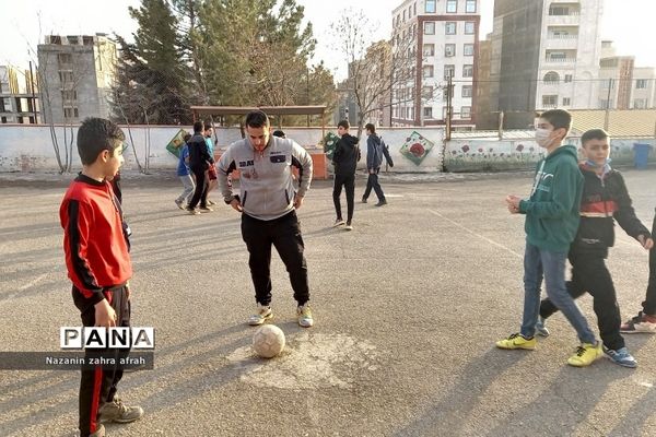 برگزاری مسابقات فوتبال در مدرسه امام‌علی(ع) ۲ رودهن‌