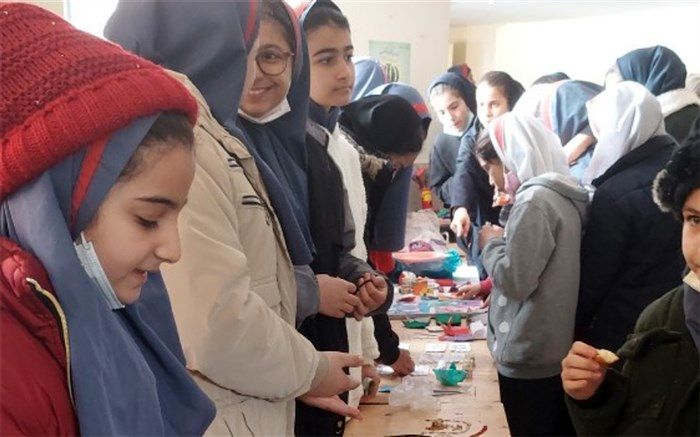 جشنواره غذاهای سالم و بازارچه دانش‌آموزی در دبیرستان حضرت خدیجه رودهن برگزار شد
