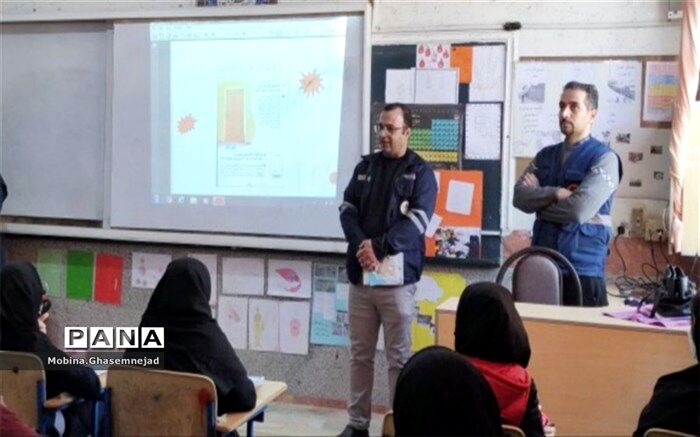 آموزش ایمنی گاز و وسایل گازسوز در مدرسه شاهد ائمه اطهار  پاکدشت برگزار شد