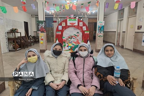 پویش پرچم؛ نمایشگاه دست‌سازه‌های دانش‌آموزان در کانون فرهنگی سلمان