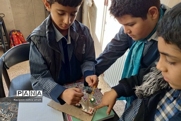 برگزاری نمایشگاه دست‌سازه‌ها در مدارس ابتدایی رودهن