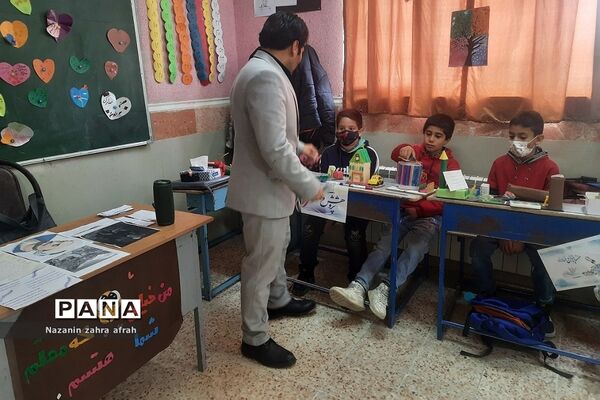 برگزاری نمایشگاه دست‌سازه‌ها در مدارس ابتدایی رودهن