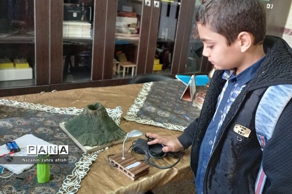 برگزاری نمایشگاه دست‌سازه‌ها در مدارس ابتدایی رودهن