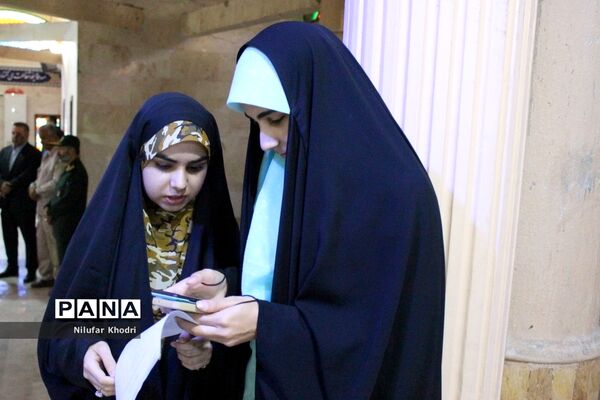 اعزام دانش‌آموزان دختر شهرستان بوشهر به مناطق عملیاتی جنوب