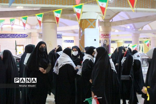 اعزام دانش‌آموزان دختر شهرستان بوشهر به مناطق عملیاتی جنوب