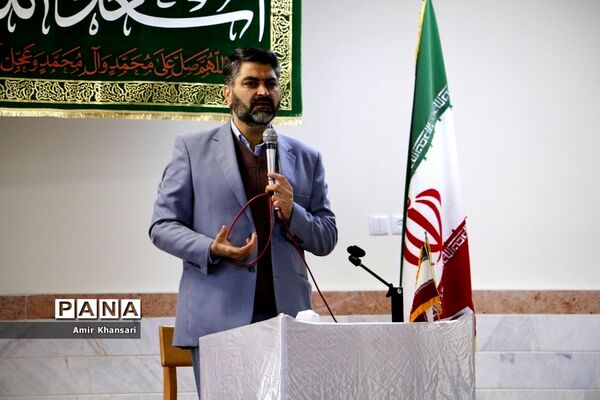 نشست صمیمی دانش‌آموزان دبیرستان دین و دانش قم با نماینده مجلس شورای اسلامی