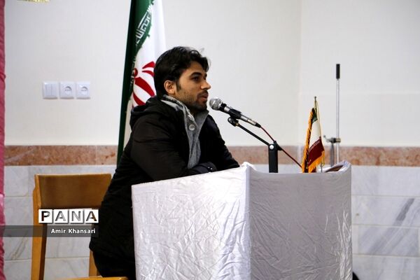 نشست صمیمی دانش‌آموزان دبیرستان دین و دانش قم با نماینده مجلس شورای اسلامی