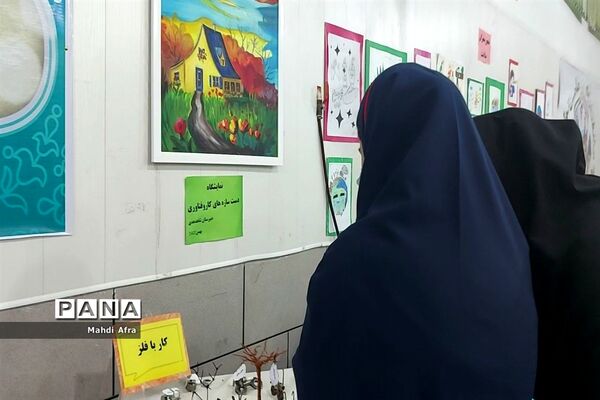 افتتاح نمایشگاه شوق پیشرفت در دبیرستان شاهد هدی شهرستان بهبهان