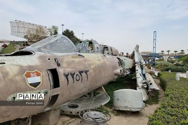 حضوردانش‌آموزان آموزشگاه شهیدآیت یک اسلامشهر در باغ موزه انقلاب اسلامی و دفاع مقدس