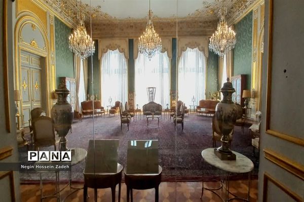 بازدید دانش‌آموزان آموزشگاه ایران مهر اسلامشهر از کاخ سعد‌آباد