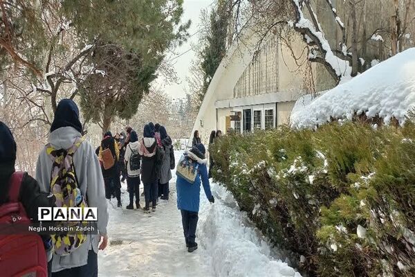 بازدید دانش‌آموزان آموزشگاه ایران مهر اسلامشهر از کاخ سعد‌آباد