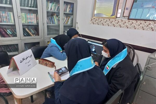 استقبال گسترده دانش‌آموزان سروستان از کلاس‌های آموزش خبرنگاری خبرگزاری پانا فارس