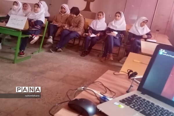 استقبال گسترده دانش‌آموزان سروستان از کلاس‌های آموزش خبرنگاری خبرگزاری پانا فارس