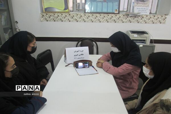 استقبال گسترده دانش‌آموزان سروستان از کلاس‌های آموزش خبرنگاری خبرگزاری پانا فارس