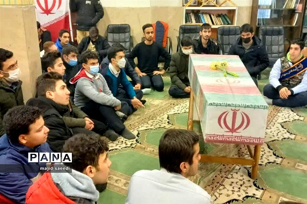 مراسم تشیع شهید گمنام در دبیرستان فرهنگ شهید رحیم احدزاده منطقه 4