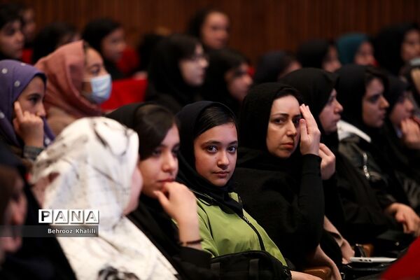 آیین اختتامیه اولین نمایشگاه دستاوردها و طرح‌های پژوهشی برتر دانش‌آموزان سمپاد