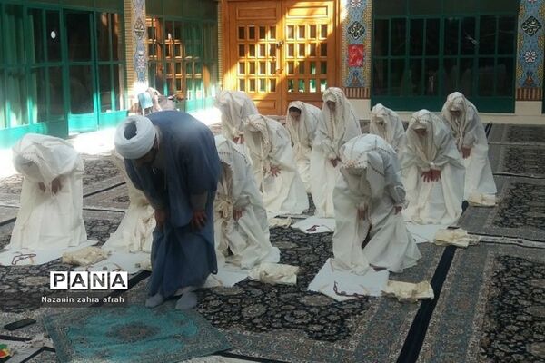جشن عبادت در دبستان هاجر و حضرت  زینب(س) رودهن