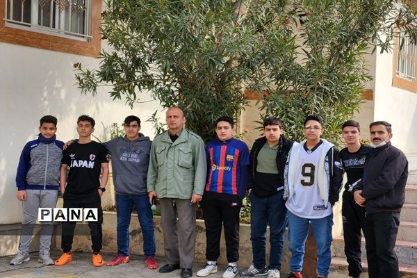 توپ پلاستکی همچنان در میدان مسابقه