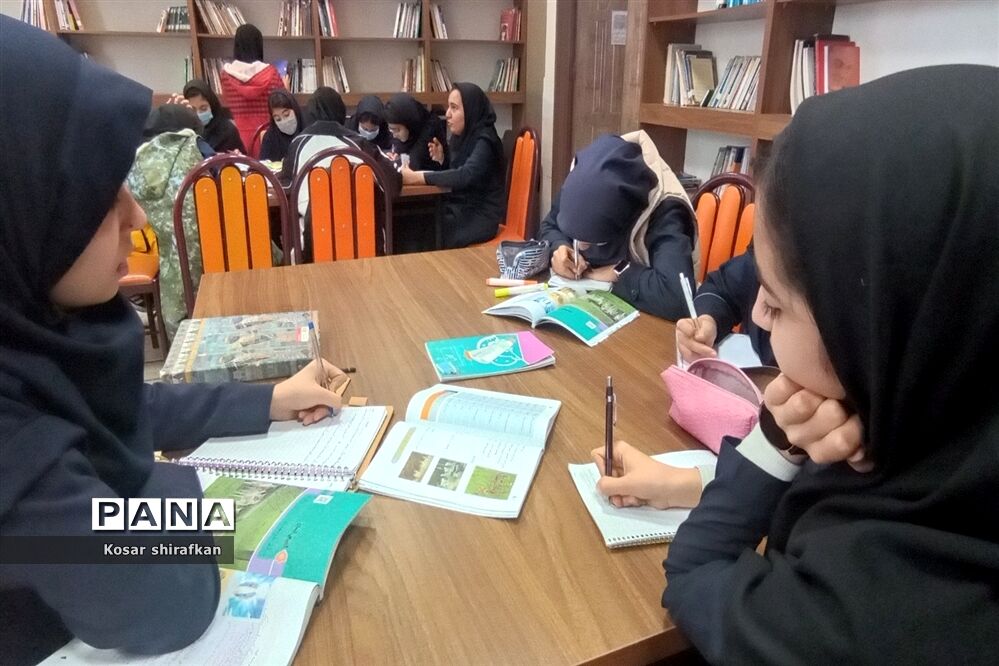 برگزاری کارگاه کتابخوانی  و نویسندگی در دبیرستان حضرت زینب شهرستان کاشمر