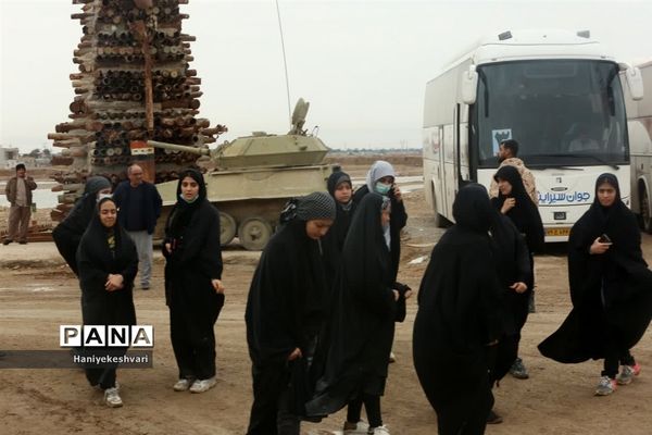 بازدید دانش‌آموزان اردوهای راهیان‌نوراز منطقه جنگی