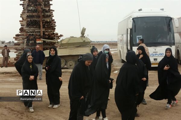 بازدید دانش‌آموزان اردوهای راهیان‌نوراز منطقه جنگی
