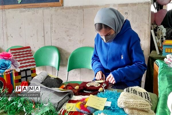 برگزاری جشنواره بومی محلی غذا و دست‌سازه‌های دانش‌آموزی در مدرسه احرار ملارد