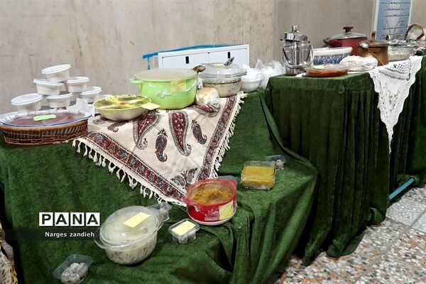 برگزاری جشنواره بومی محلی غذا و دست‌سازه‌های دانش‌آموزی در مدرسه احرار ملارد