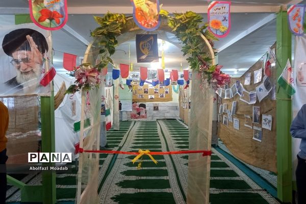 افتتاح نمایشگاه مدرسه انقلاب دبیرستان نمونه آیت الله خامنه‌ای، کاشمر