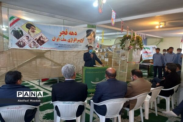 افتتاح نمایشگاه مدرسه انقلاب دبیرستان نمونه آیت الله خامنه‌ای، کاشمر