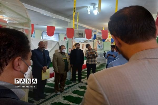 افتتاح نمایشگاه مدرسه انقلاب دبیرستان نمونه آیت الله خامنه‌ای، کاشمر