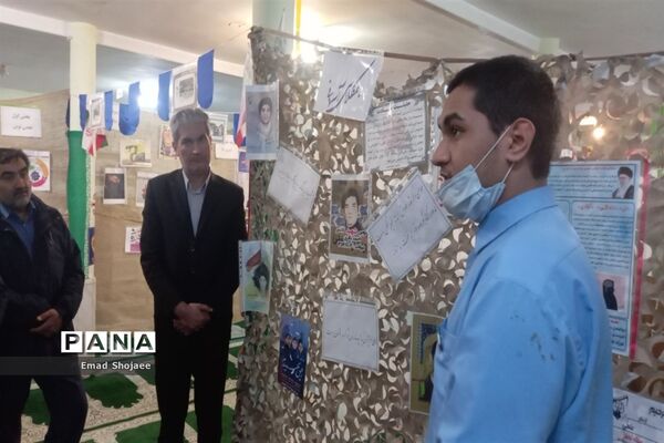 افتتاح نمایشگاه مدرسه انقلاب دبیرستان نمونه آیت الله خامنه‌ای، کاشمر