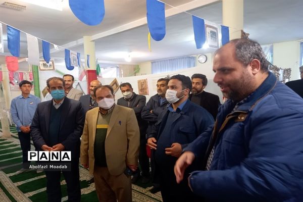 افتتاح نمایشگاه مدرسه انقلاب دبیرستان نمونه آیت الله خامنه‌ای، کاشمر