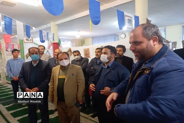 افتتاح نمایشگاه مدرسه انقلاب دبیرستان نمونه آیت الله خامنه‌ای، کاشمر