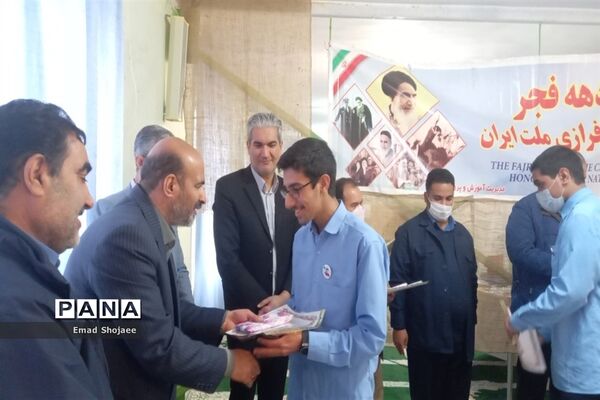 افتتاح نمایشگاه مدرسه انقلاب دبیرستان نمونه آیت الله خامنه‌ای، کاشمر