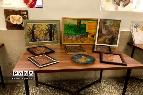 برگزاری نمایشگاه دست سازه‌های دانش‌آموزی در دبیرستان شهیده قزوینی منطقه ۱۳